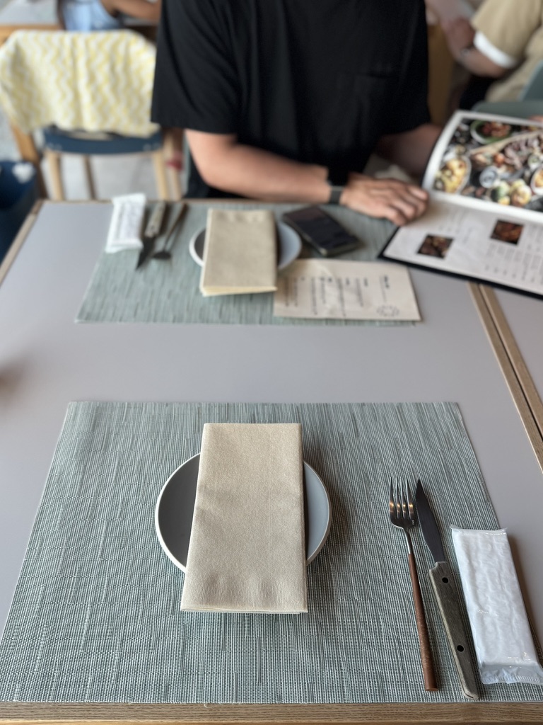 オールーグリル ディナーのテーブルセッティング