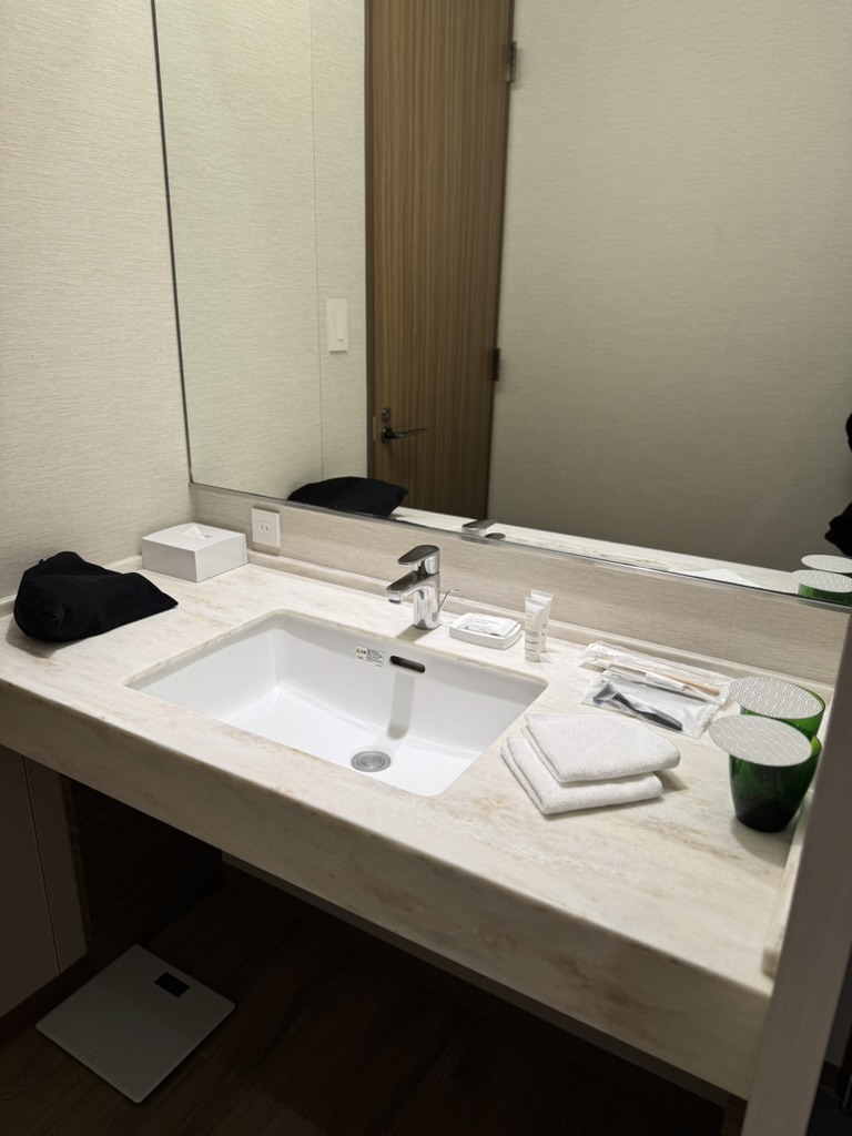 軽井沢マリオット 客室の洗面台とアメニティ