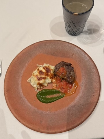 星のや沖縄 ダイニング 牛フィレ肉のグリル 命草のソース