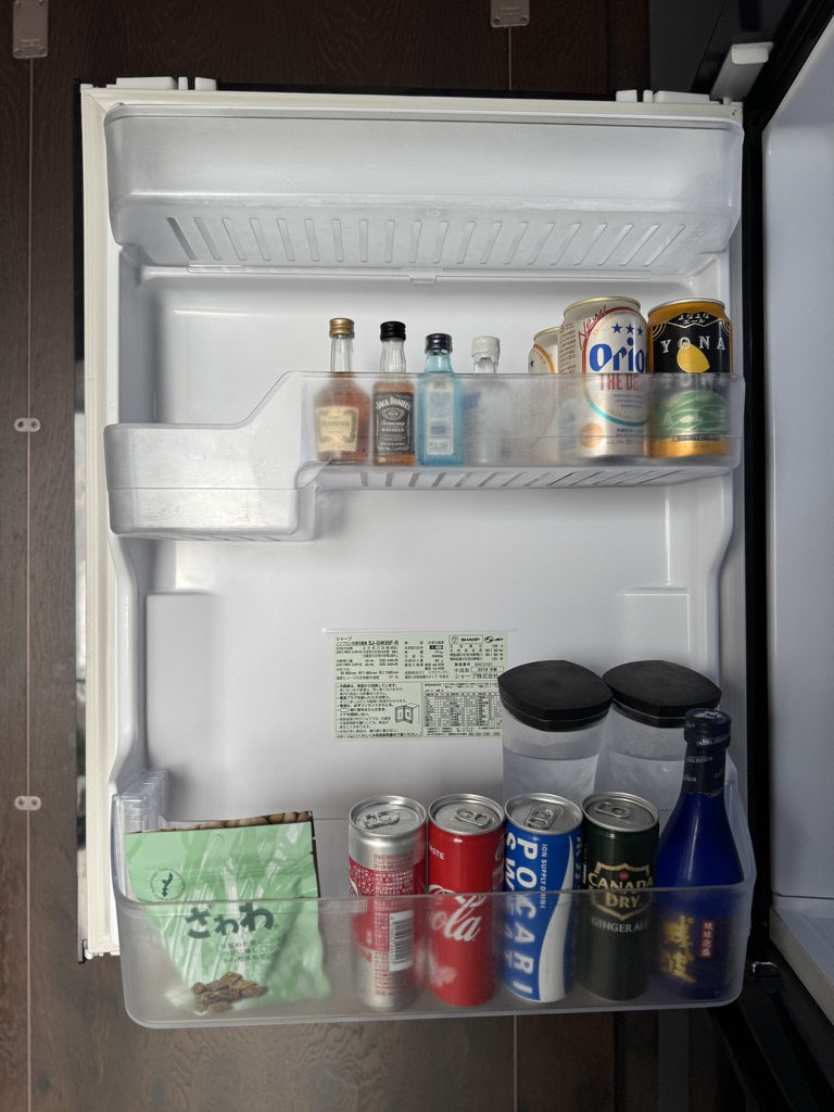 星のや沖縄 客室冷蔵庫の中身 ドリンクとフリーウォーター