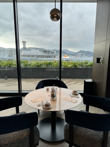 長崎マリオット 朝食会場 ハーベラ 窓際 静かな席