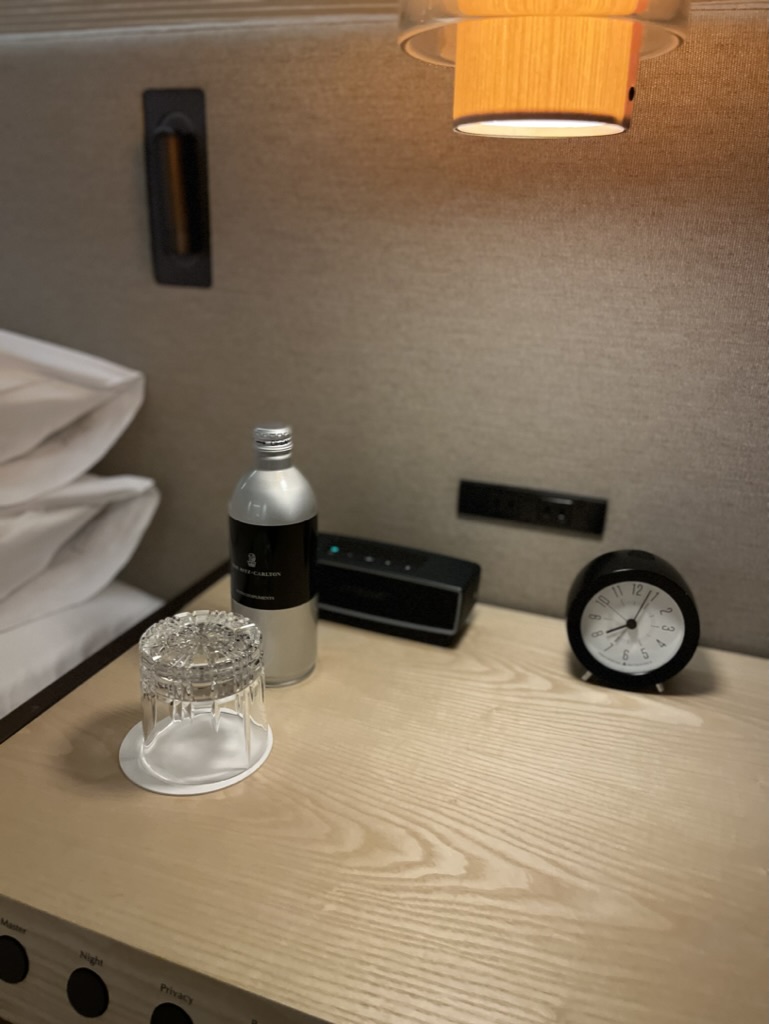 リッツカールトン日光 ターンダウン ベッドサイドの水