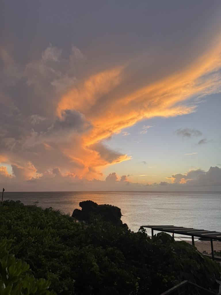星のや沖縄 オールーグリルから見た非日常のサンセット