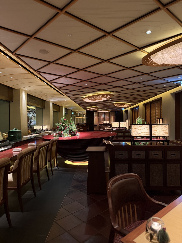 水暉の店内の雰囲気とテーブル席の様子