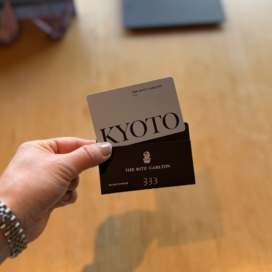 リッツカールトン京都のルームキー。「KYOTO」の文字と333号室。